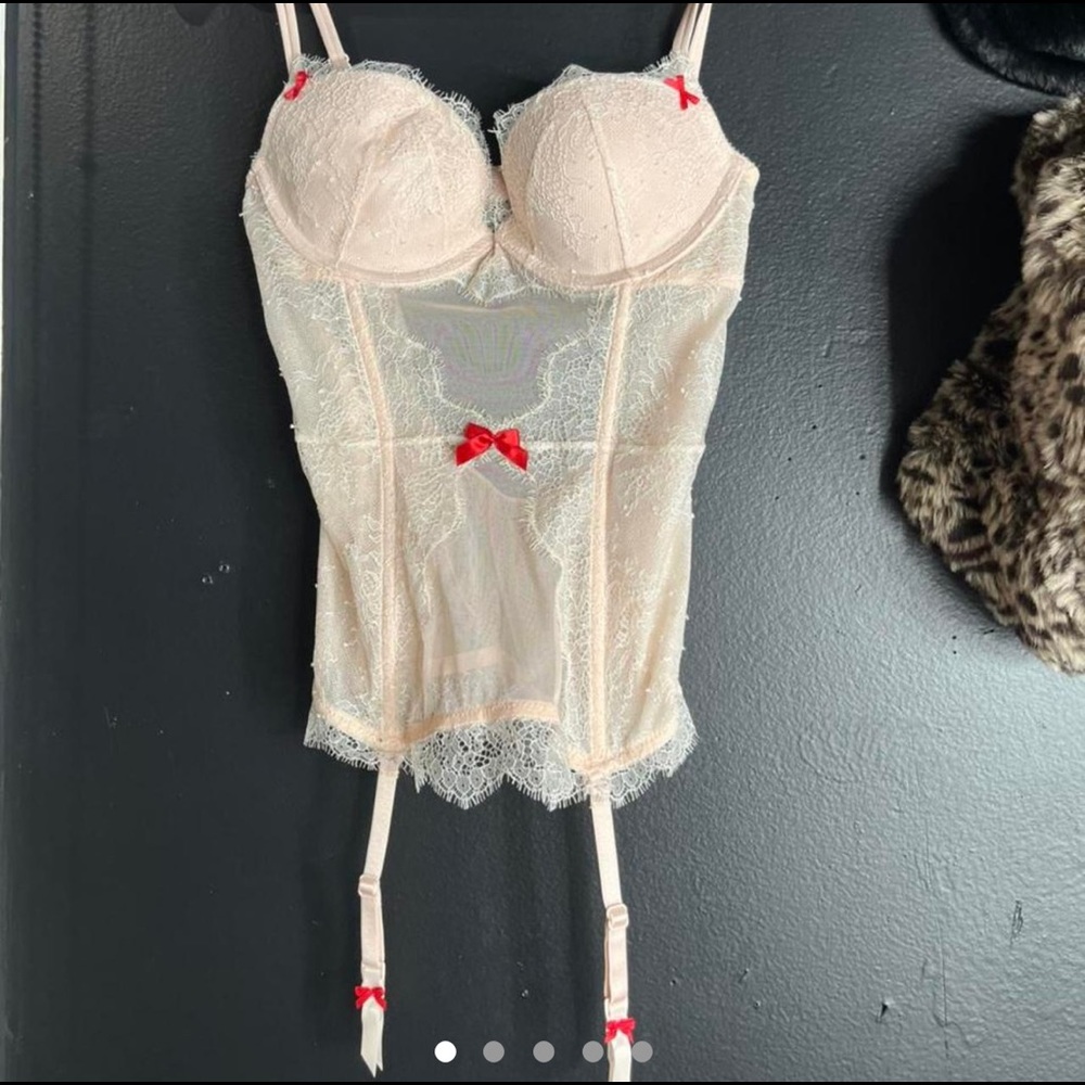 adorable padded corset style top from victoria secret! bow appliqué, vintage!